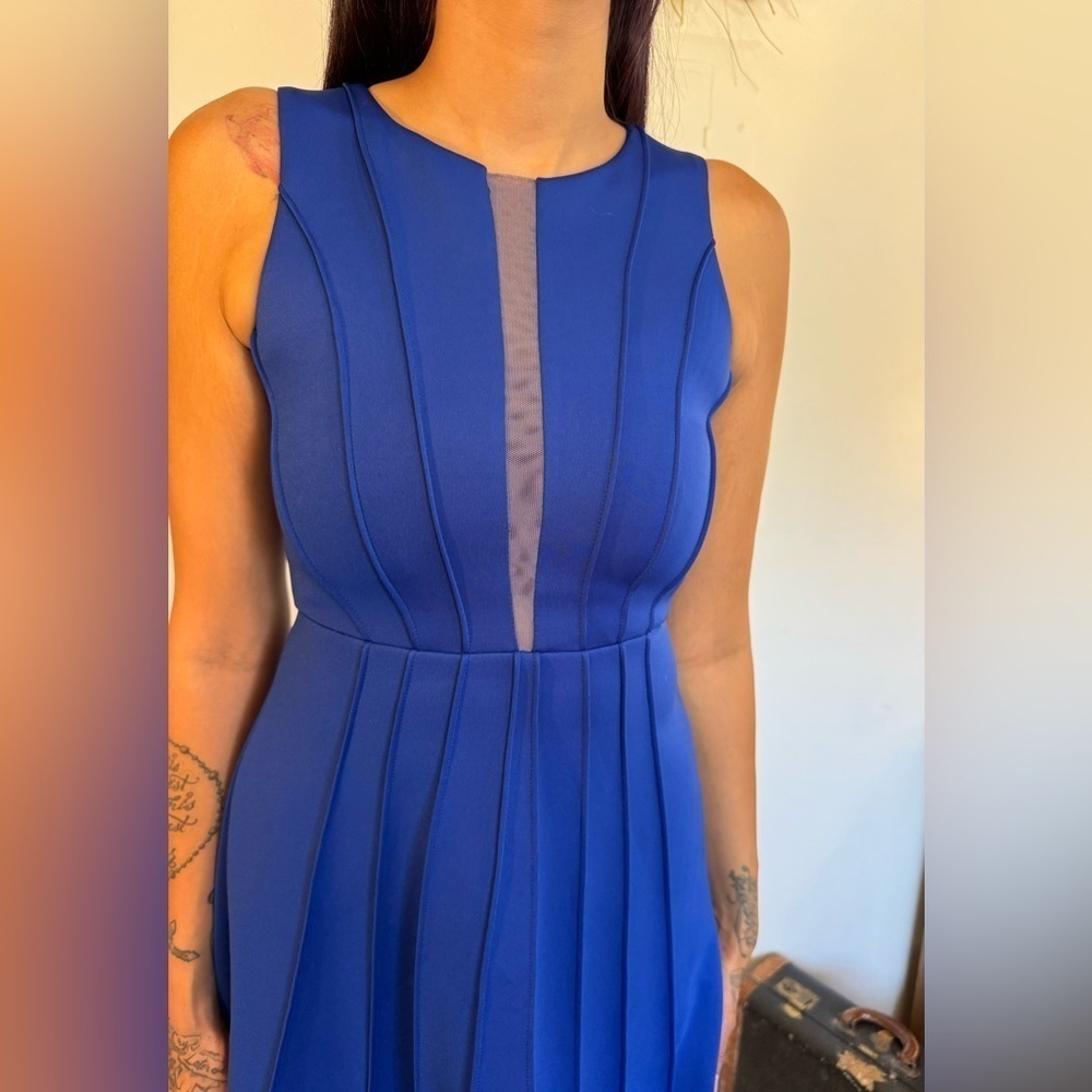 NWT guess size 0  Royal Blue Mesh V Sleeveless Short Fit N Flare Dress - Picture 4 of 16